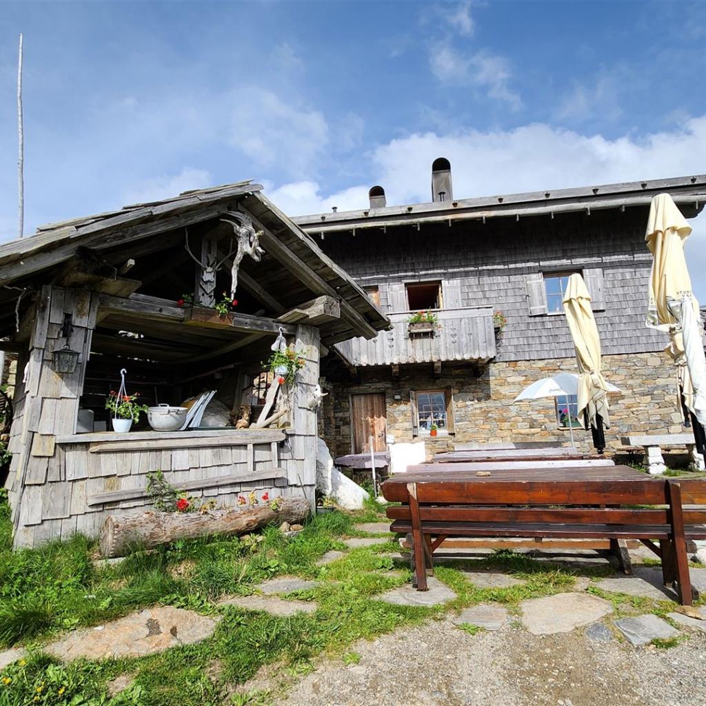 Die Terrasse der Fleckner-Hütte