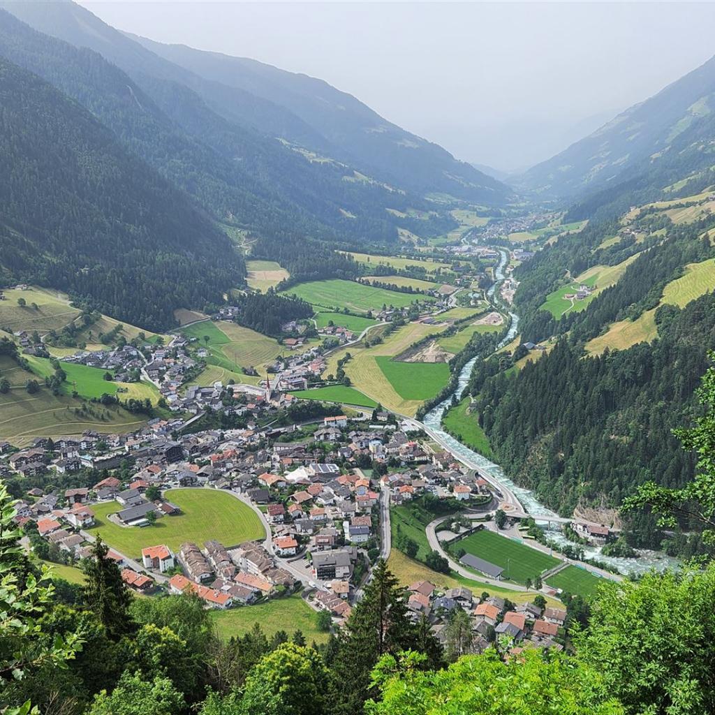 Blick auf St. Leonard in Passeier