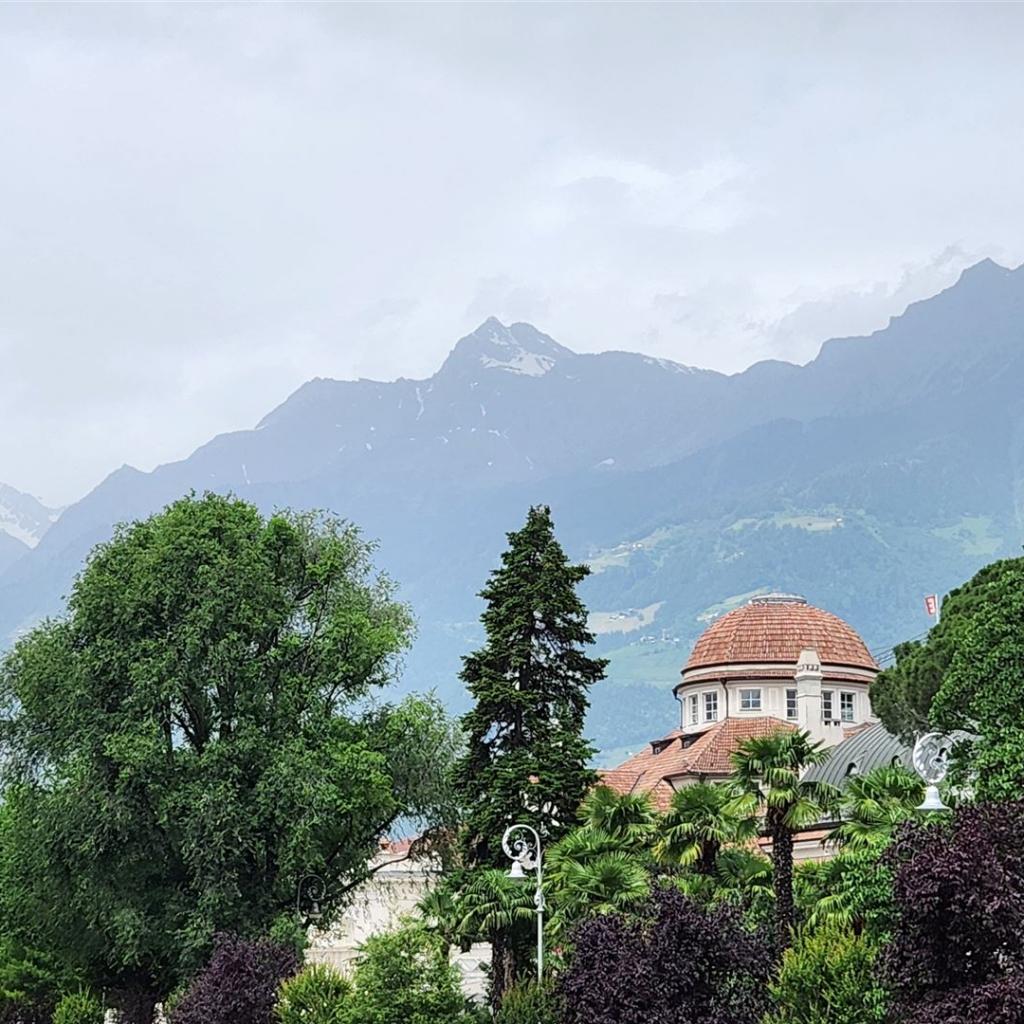 Blick über Meran zum Tschigat