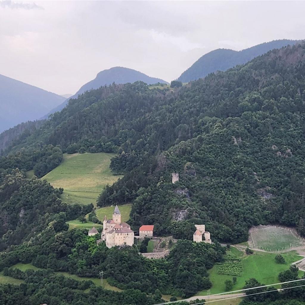 Blick hinüber zur Trostburg