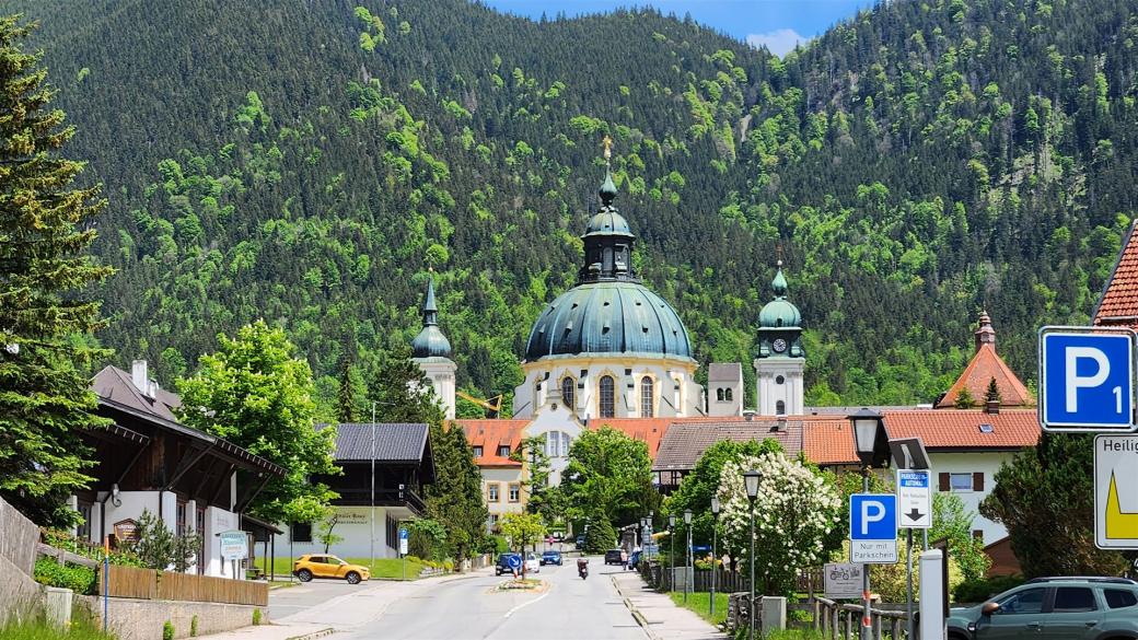 Die Ortsdurchfahrt von Ettal