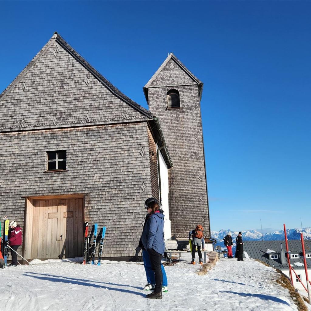 Das Salvenkirchl auf dem Gipfel