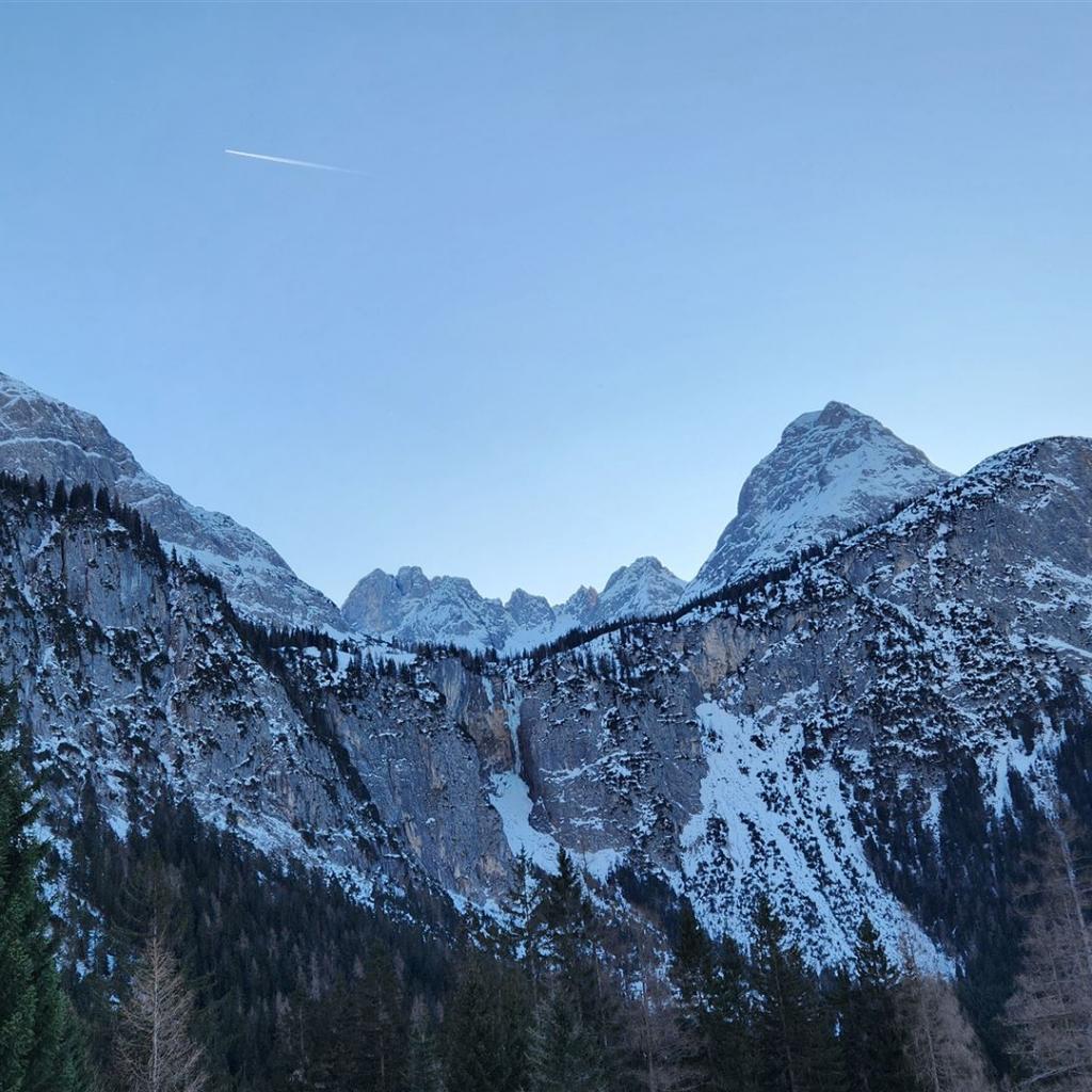 Blick hinüber zum Seebener Wasserfall-Klettersteig