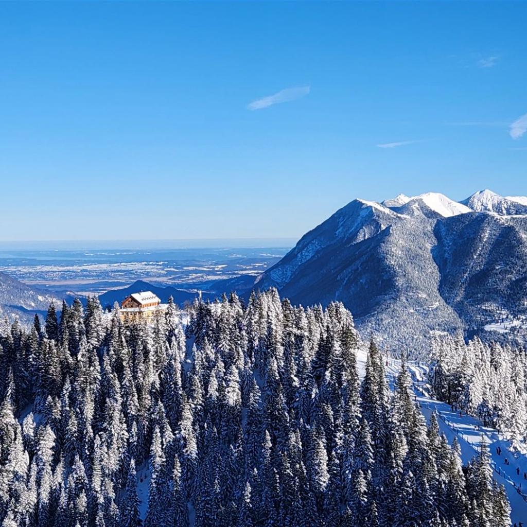 Blick zum Kreuzeck und zum Wank