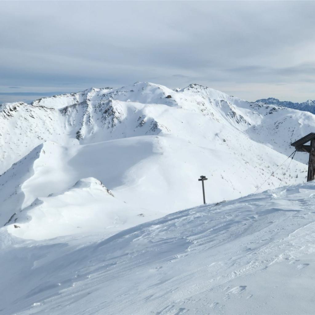 Atemberaubende Tiefschneeabfahrt