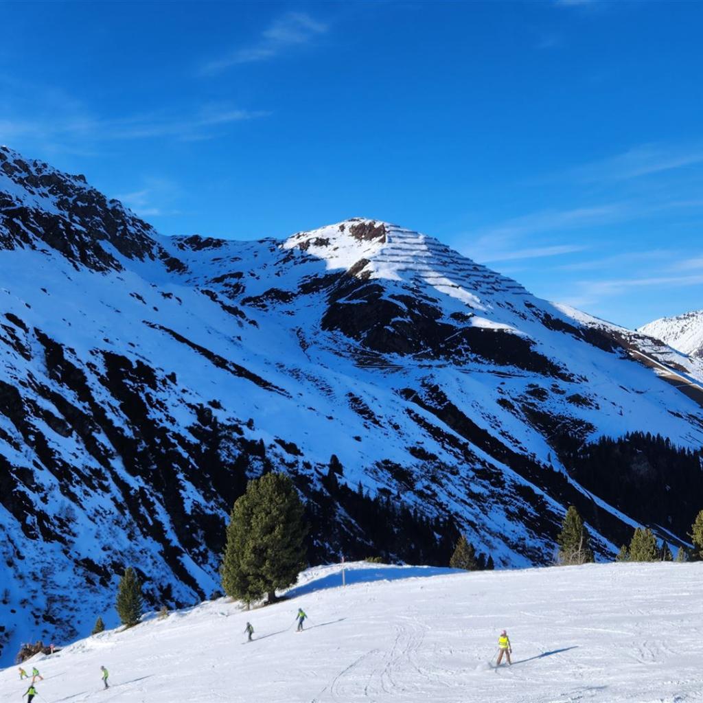 Blick vom Skigebiet auf das Sonntagsköpfl
