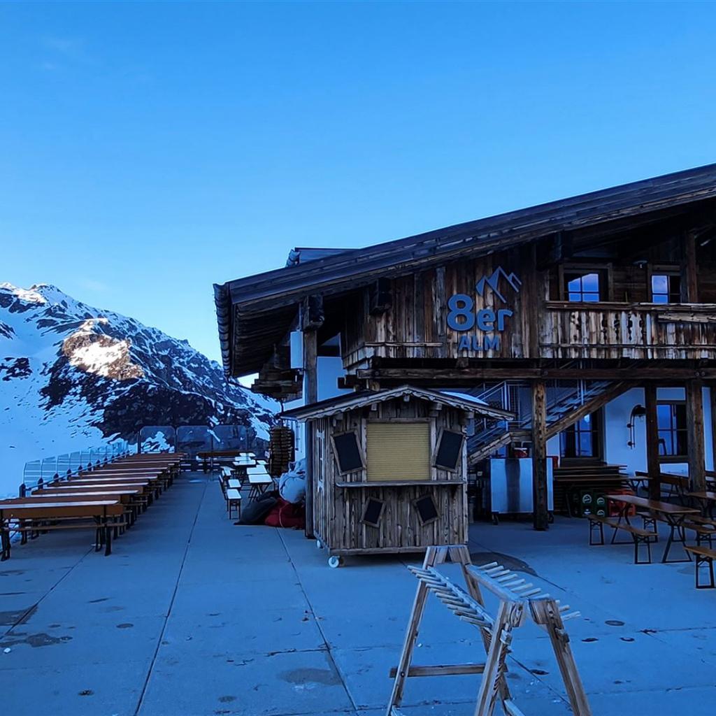 Die 8er Alm an der Bergstation 