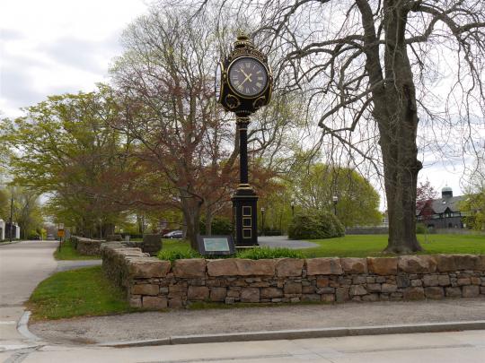 Uhr in der Bellevue Avenue