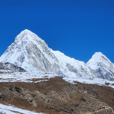 Pumori, 7161 m, und Mt. Lingtren, 6714 (Weg nach Lobuche)