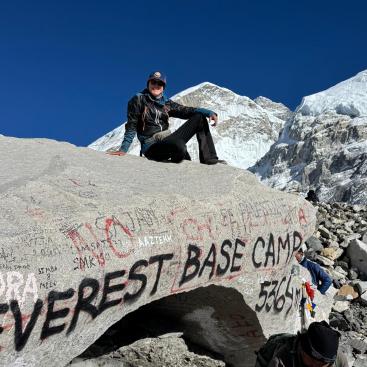 Der Everest spitzt hinten heraus