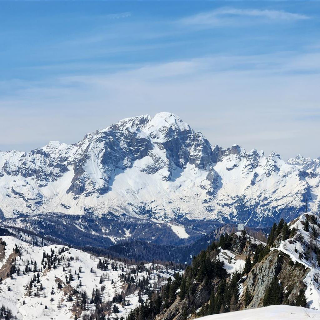 Der Monte Civetta, 3220 m, rechts die Marmolada