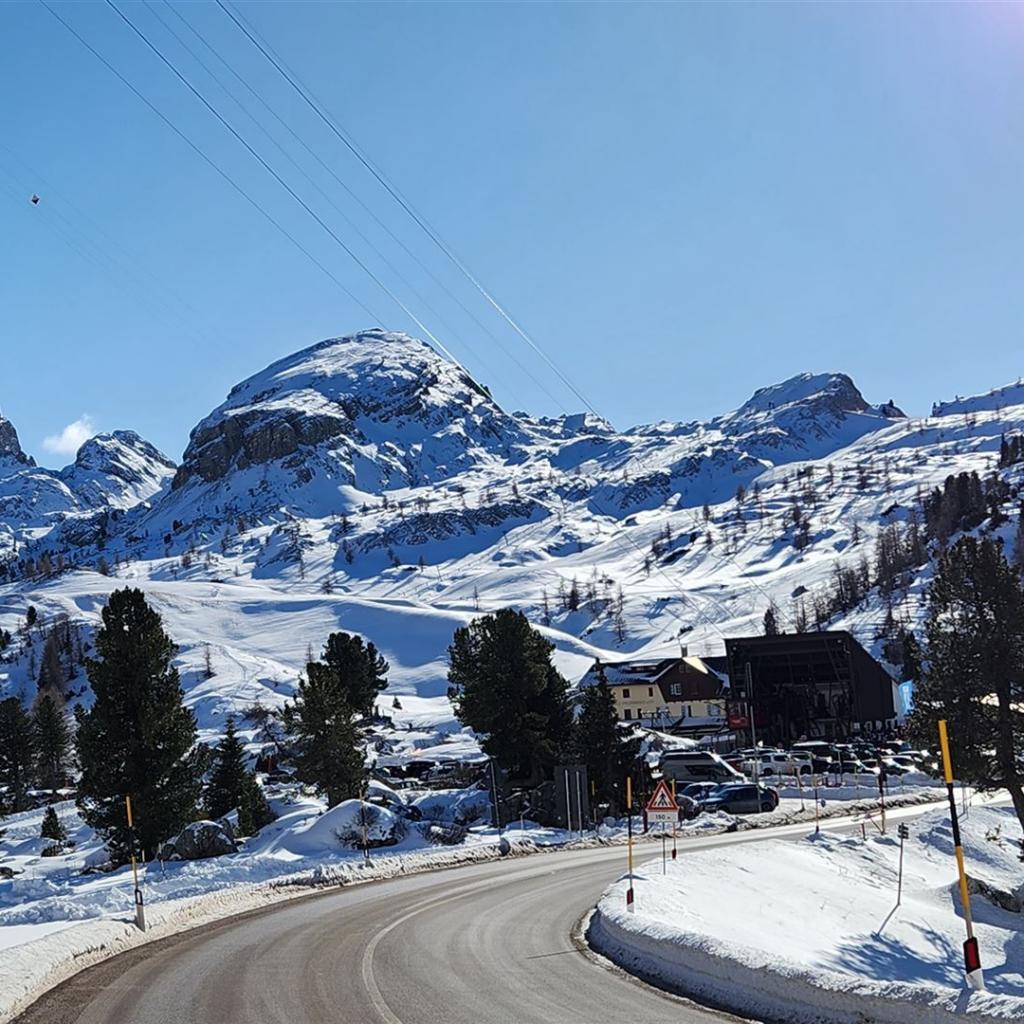 Das kleine Skigebiet am Passo di Falzarego