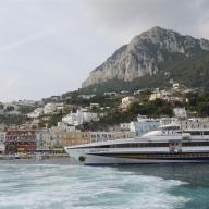 Luxus-Yacht vor Capri